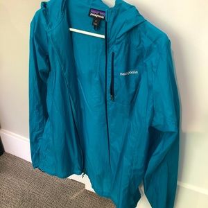 Patagonia lightweight windbreaker